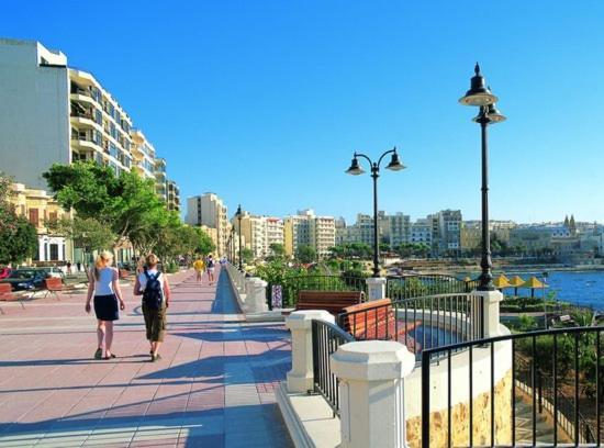 Modern 1Br Apartment In Central St Julian'S Saint Julian's Bagian luar foto